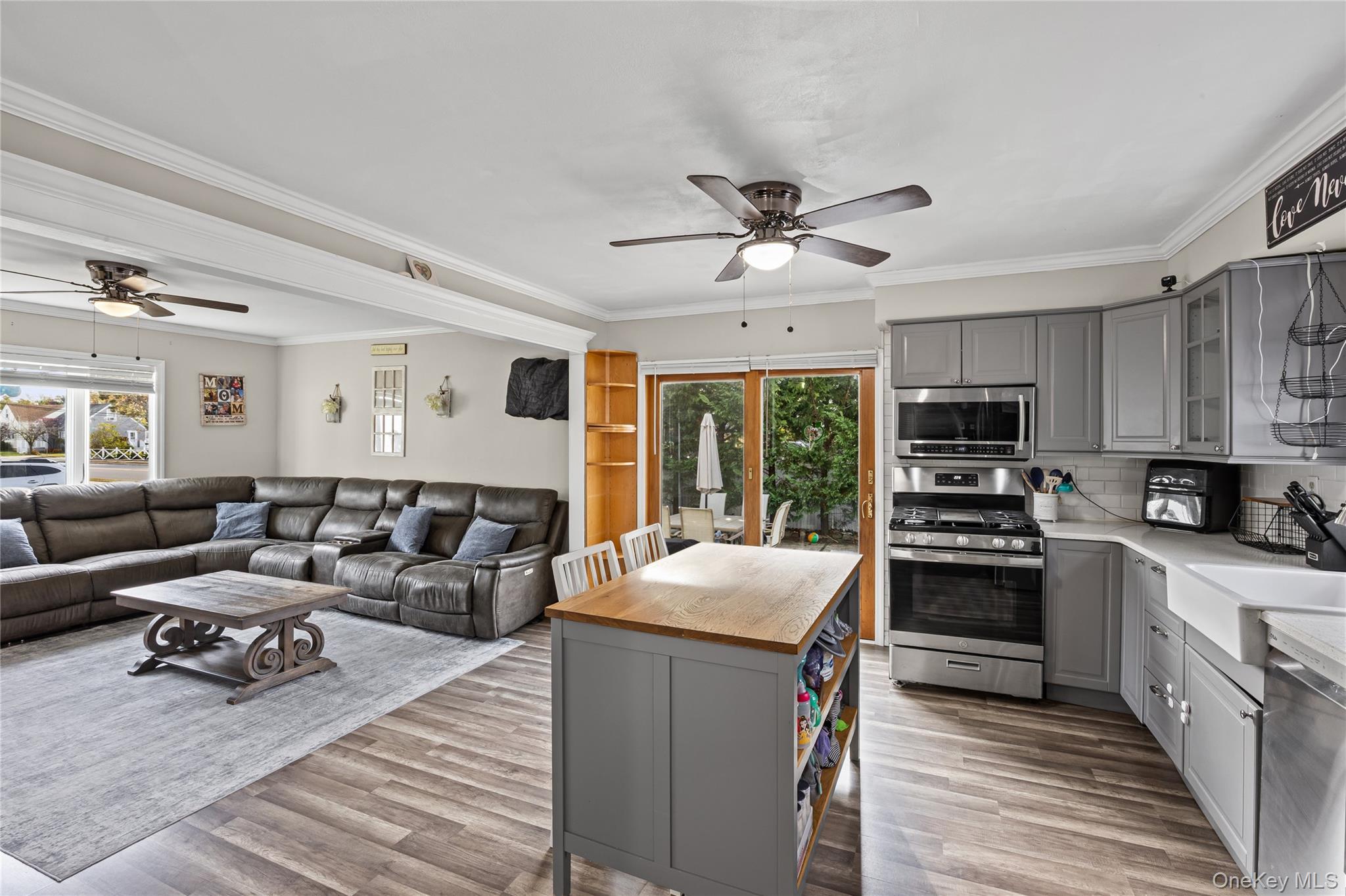 398 Concord Avenue Lindenhurst Lindenhurst, NY 11757