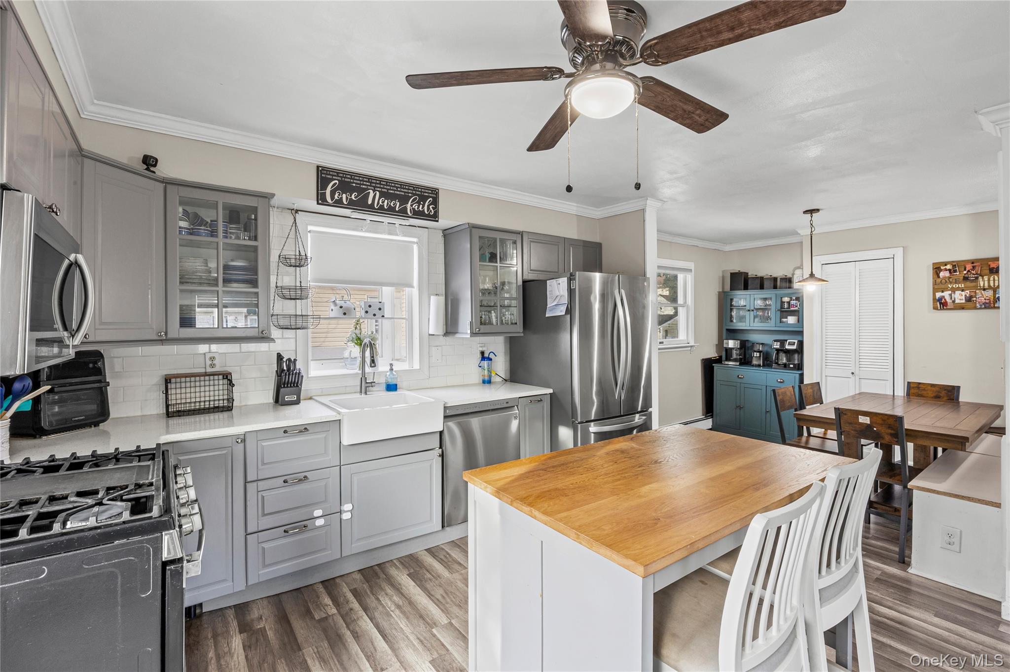 398 Concord Avenue Lindenhurst Lindenhurst, NY 11757