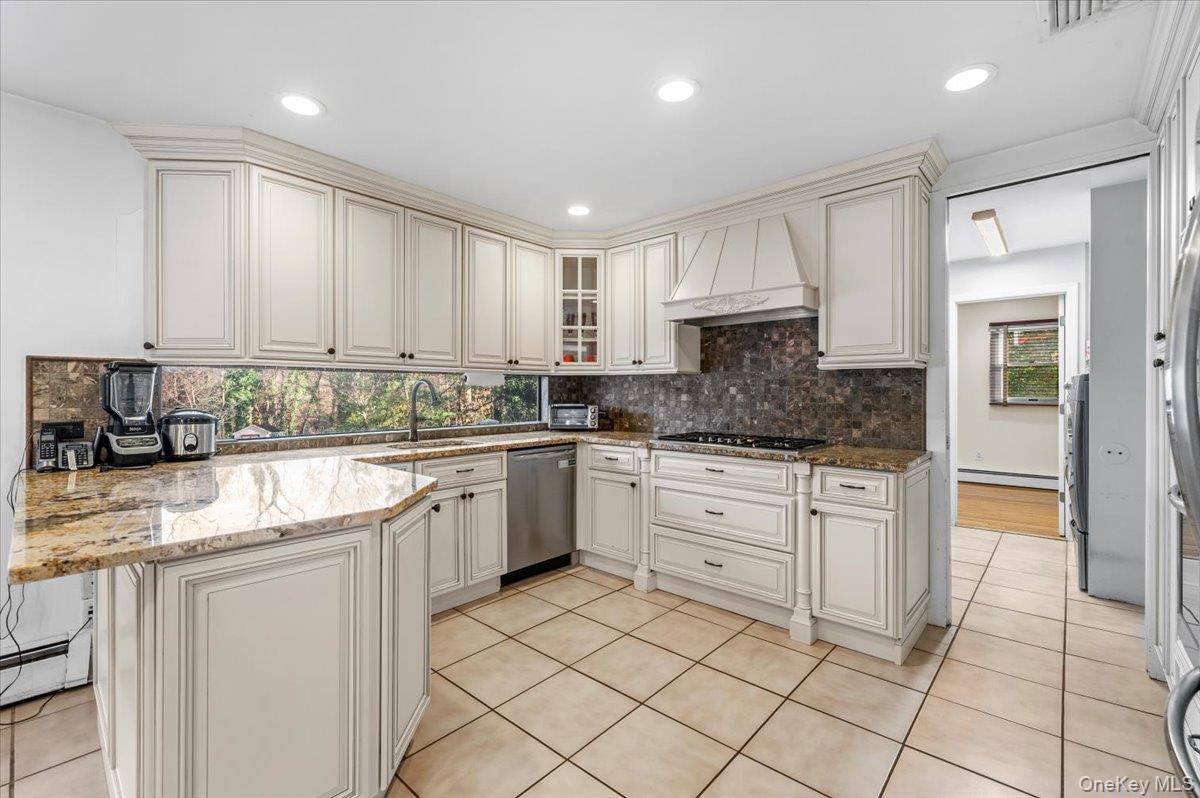 10 Faulkner Lane Dix Hills Dix Hills, NY 11746