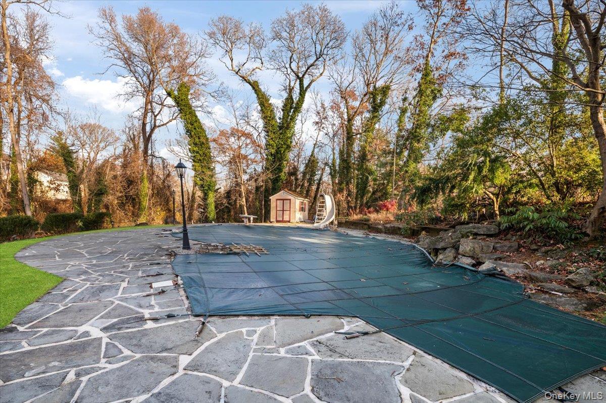 10 Faulkner Lane Dix Hills Dix Hills, NY 11746