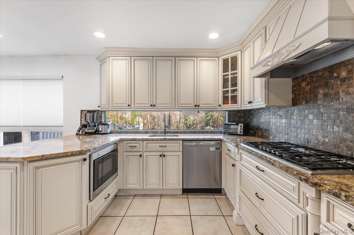 10 Faulkner Lane Dix Hills Dix Hills, NY 11746