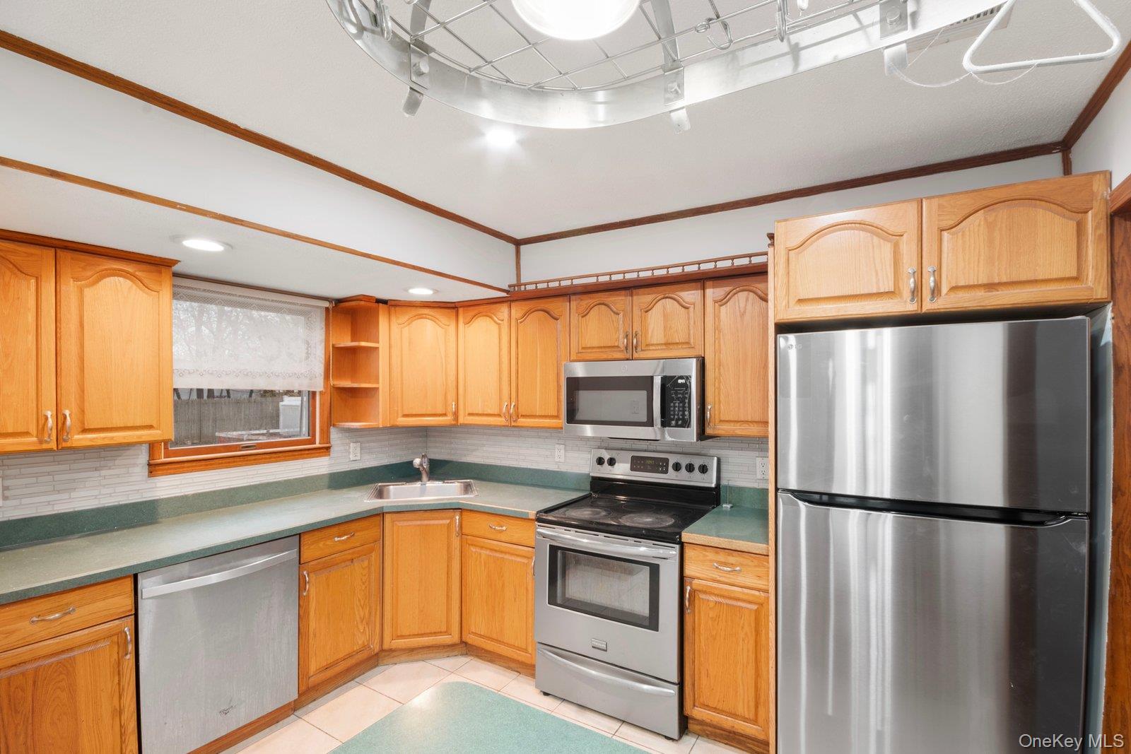 250 Spur Drive S Bay Shore Bay Shore, NY 11706