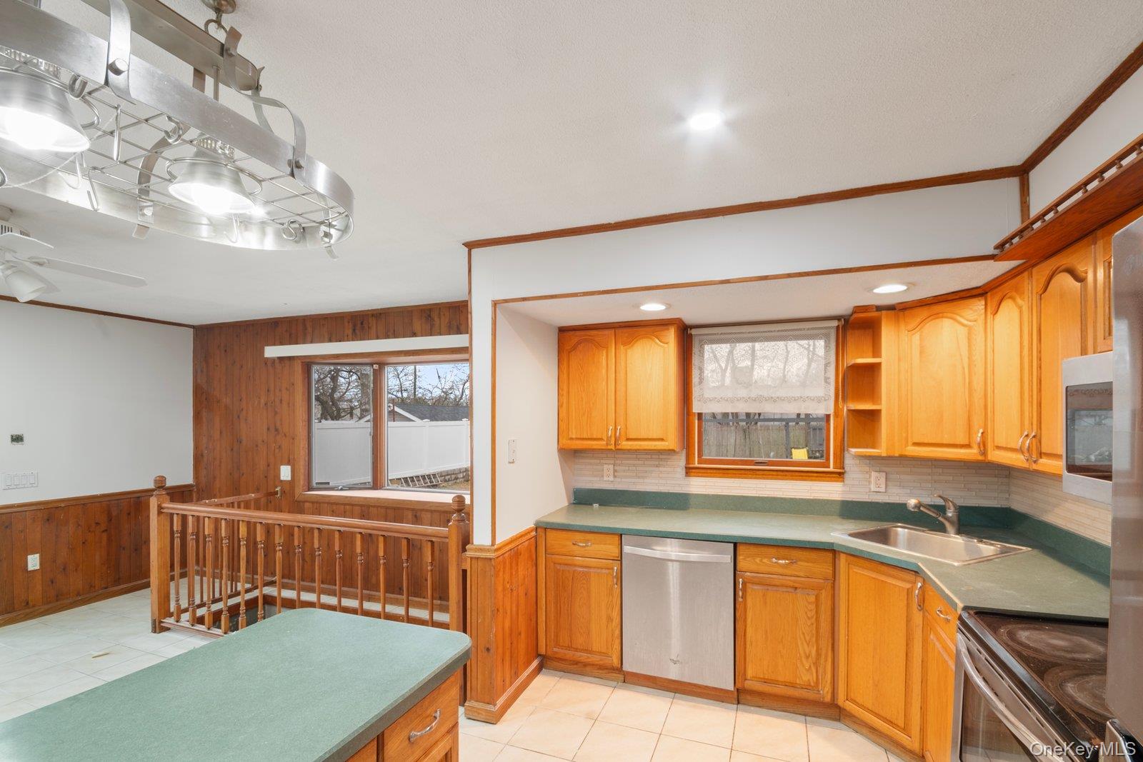 250 Spur Drive S Bay Shore Bay Shore, NY 11706