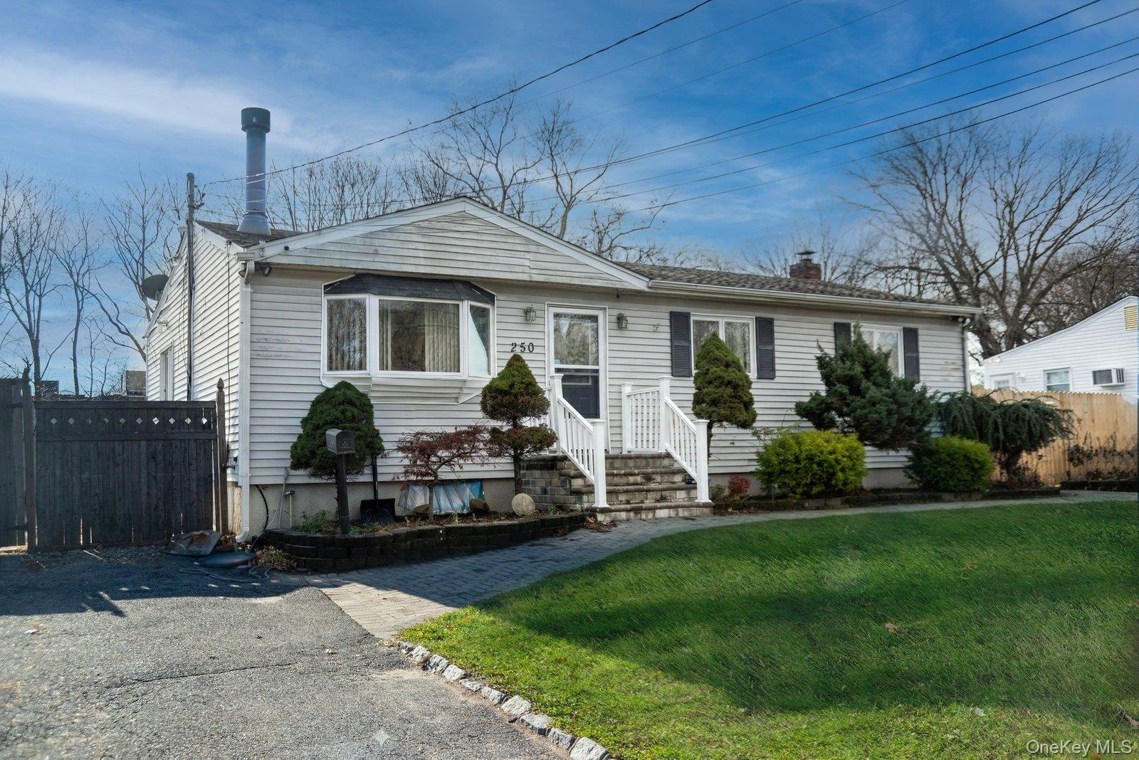 250 Spur Drive S Bay Shore Bay Shore, NY 11706