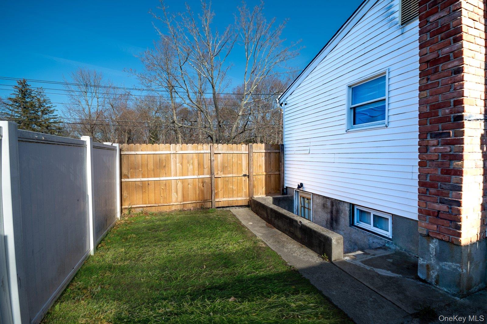 250 Spur Drive S Bay Shore Bay Shore, NY 11706