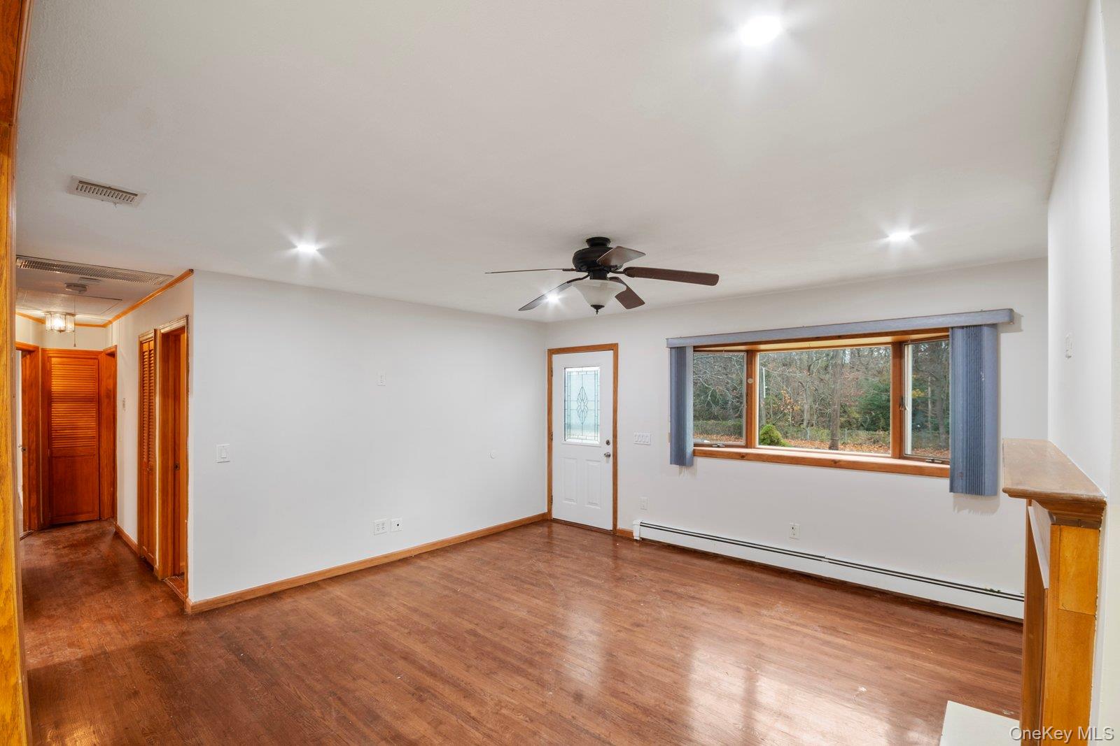 250 Spur Drive S Bay Shore Bay Shore, NY 11706