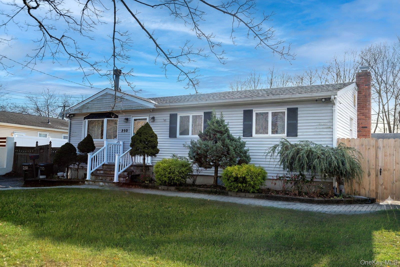 250 Spur Drive S Bay Shore Bay Shore, NY 11706