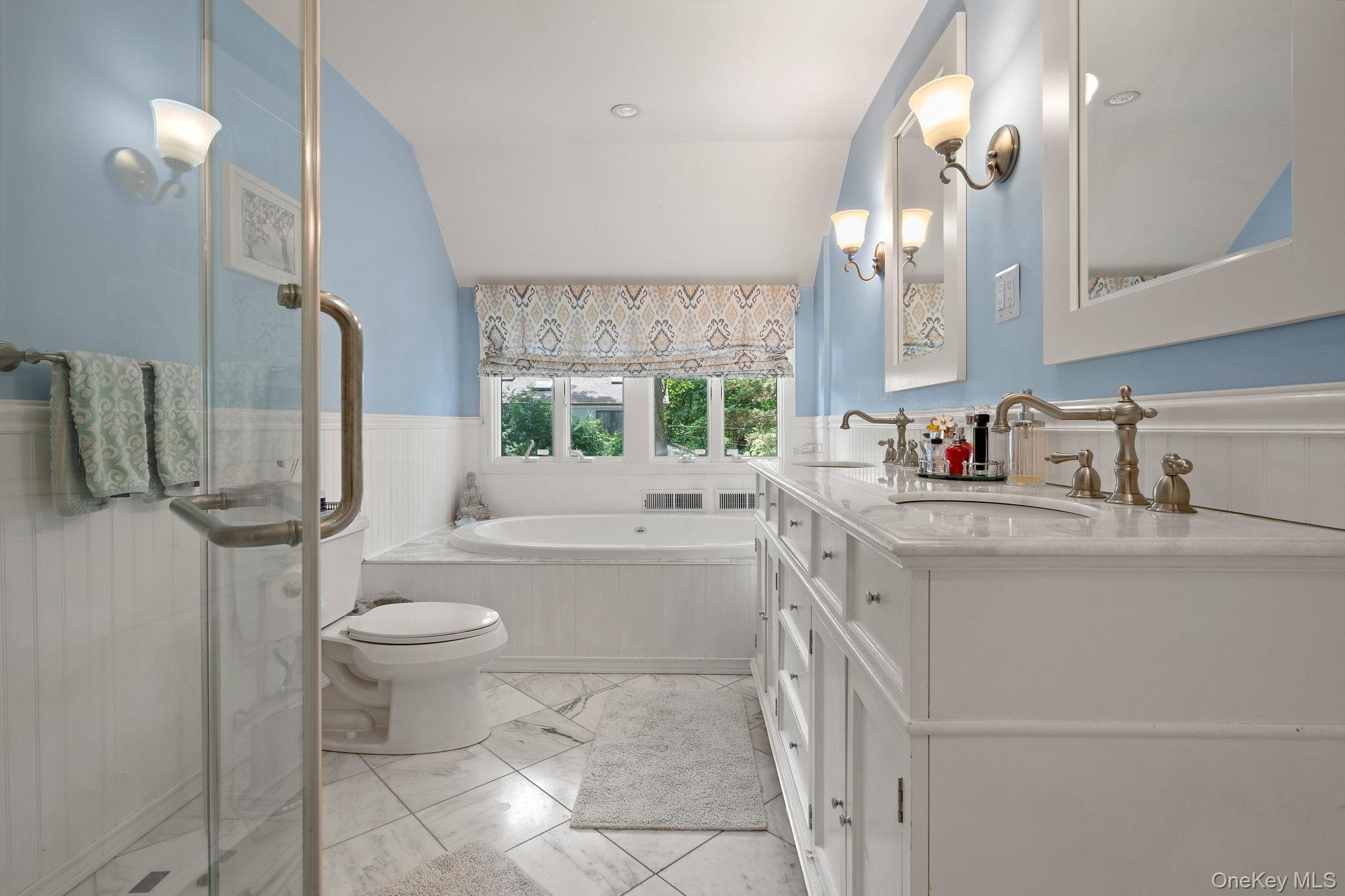 342 Woodbury Road Cold Spring Harbor, NY 11724