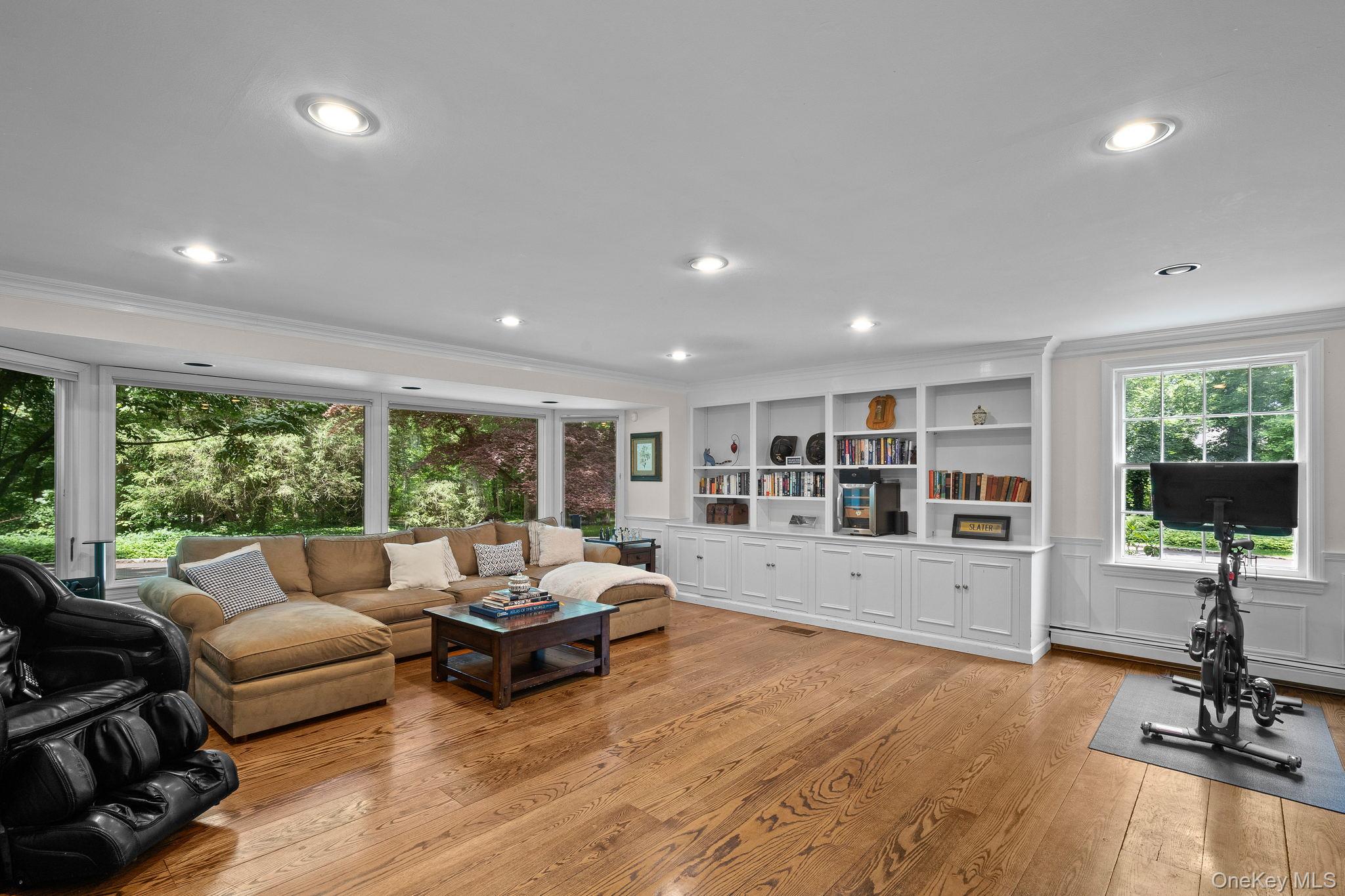 342 Woodbury Road Cold Spring Harbor, NY 11724