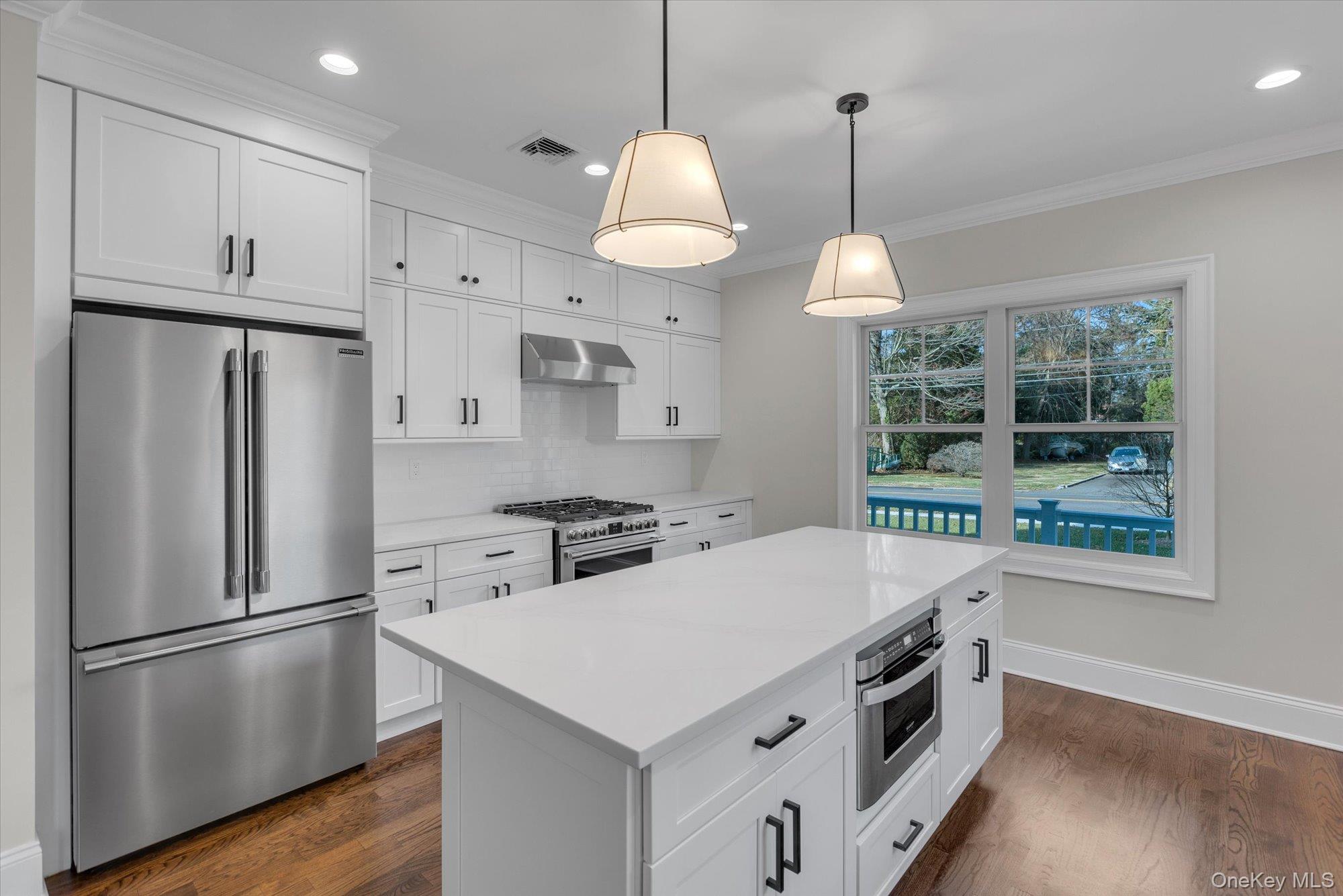 44 N Woodhull Road Huntington Huntington, NY 11743