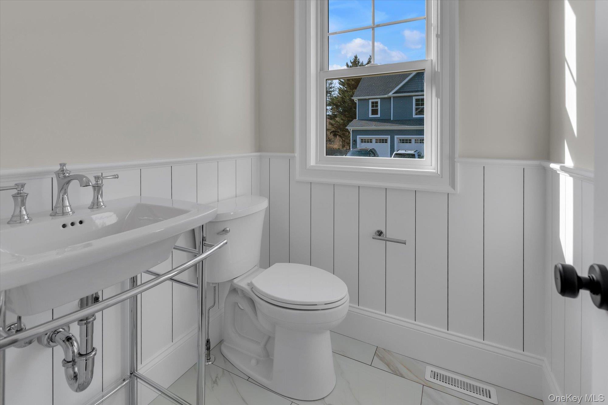 44 N Woodhull Road Huntington Huntington, NY 11743