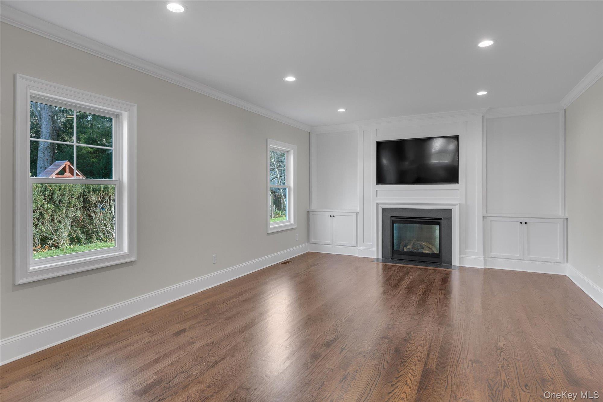 44 N Woodhull Road Huntington Huntington, NY 11743