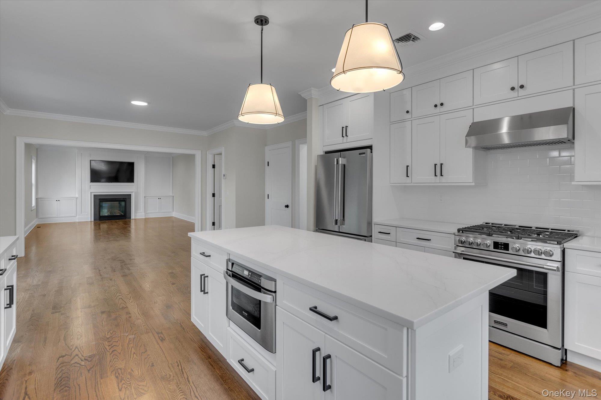 44 N Woodhull Road Huntington Huntington, NY 11743