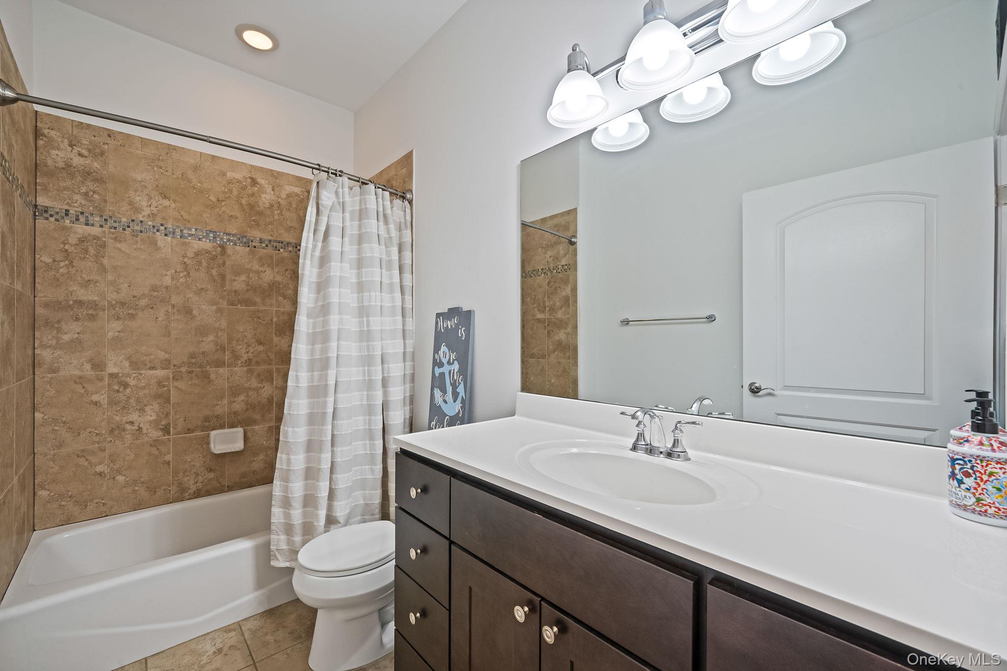 73 Millie Court Patchogue Patchogue, NY 11772