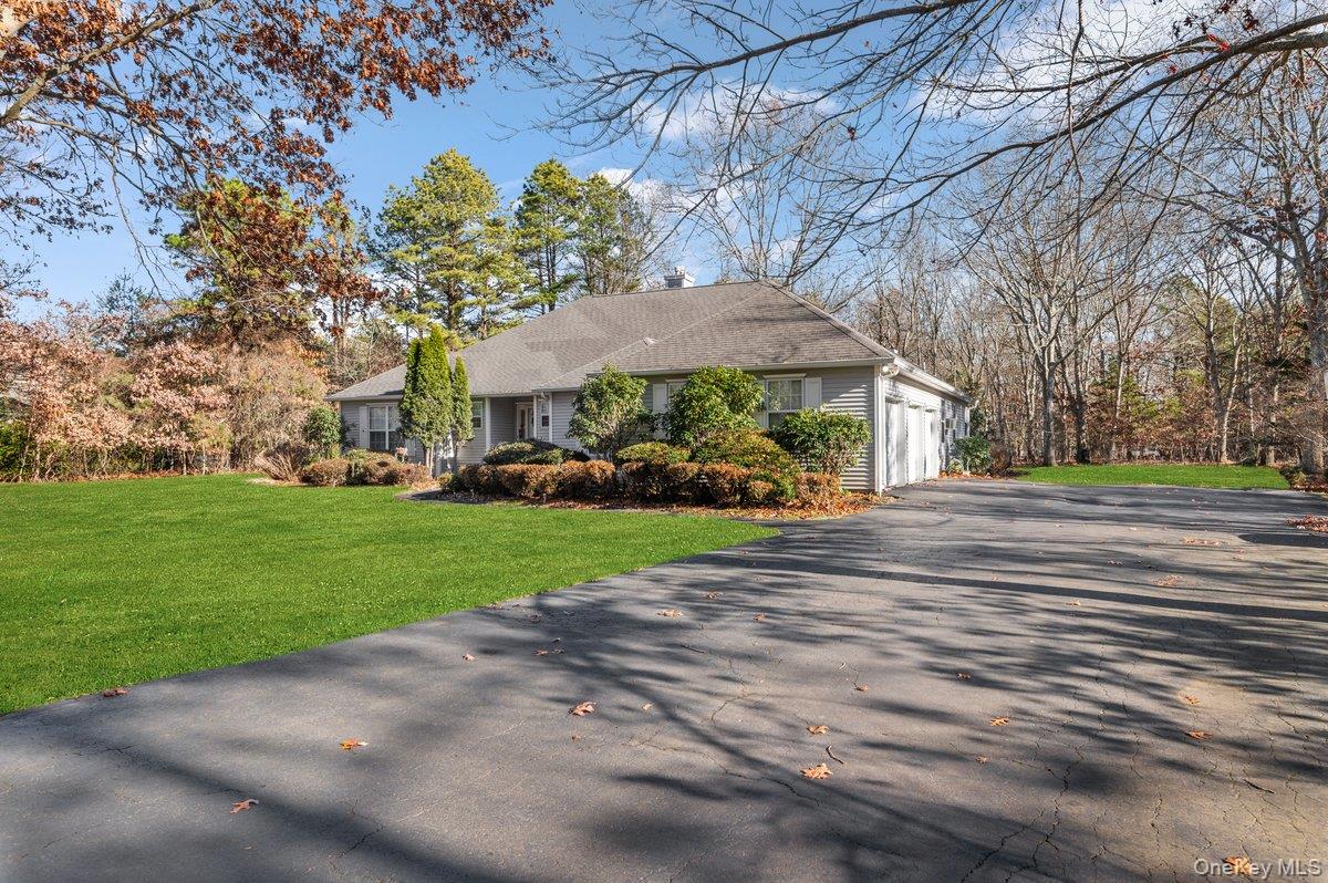 11 Moran Court Manorville Manorville, NY 11949