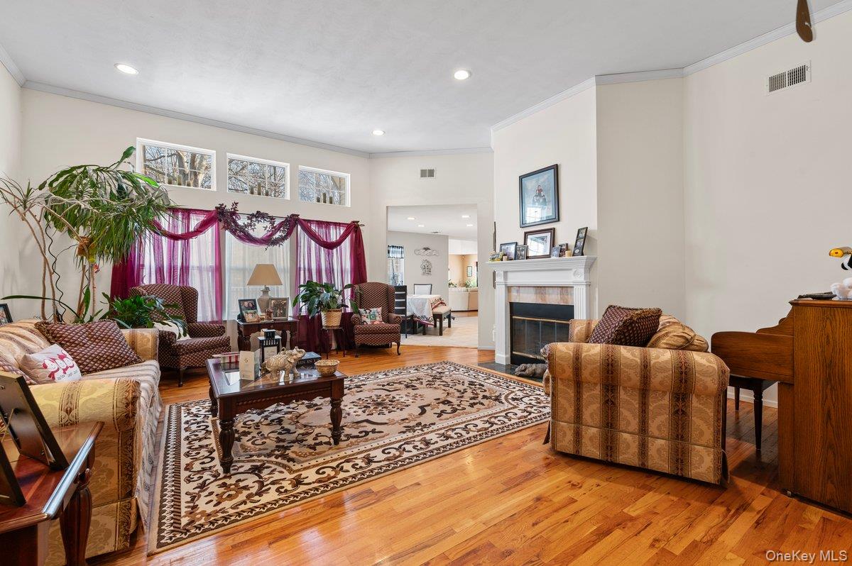 11 Moran Court Manorville Manorville, NY 11949