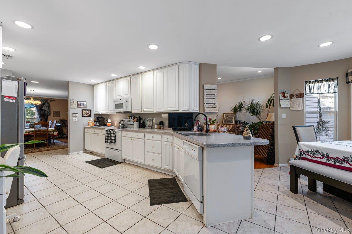 11 Moran Court Manorville Manorville, NY 11949