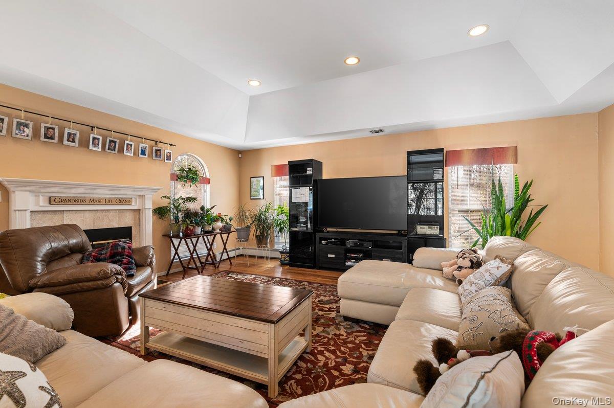 11 Moran Court Manorville Manorville, NY 11949