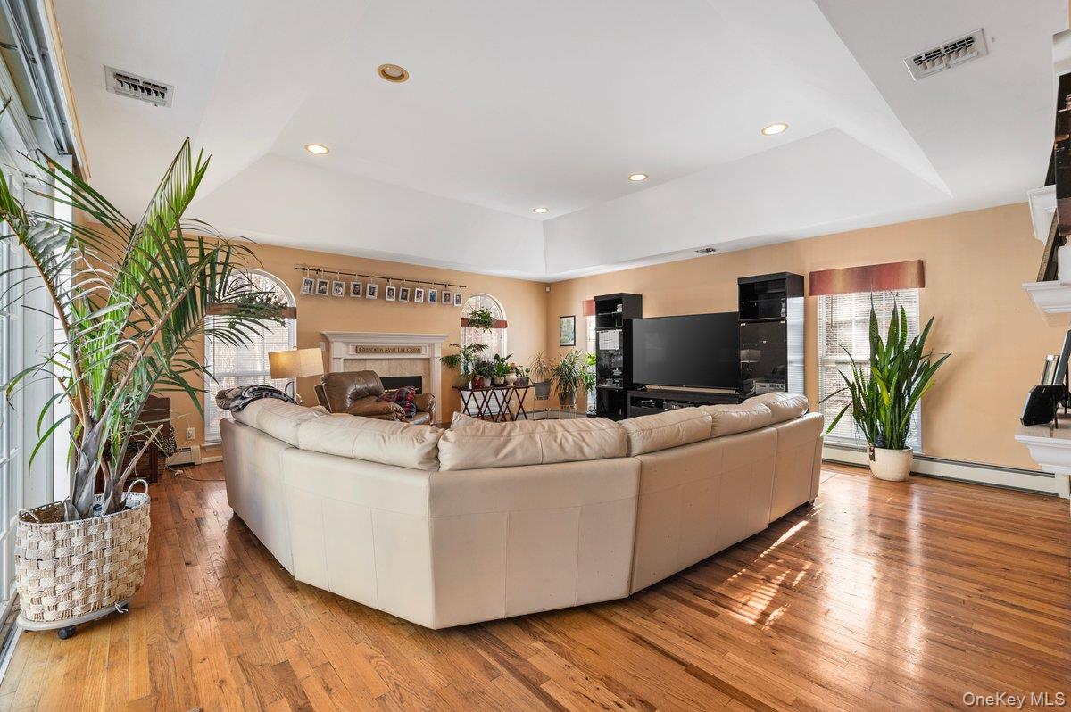 11 Moran Court Manorville Manorville, NY 11949