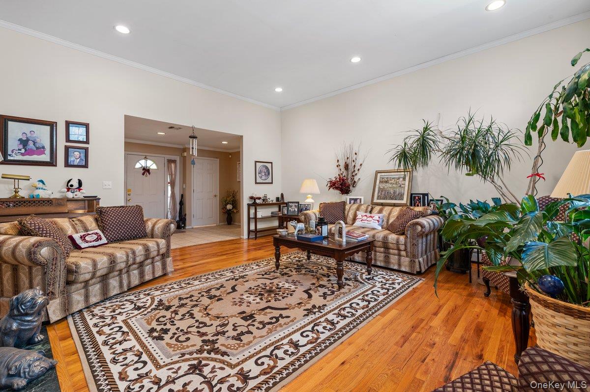 11 Moran Court Manorville Manorville, NY 11949