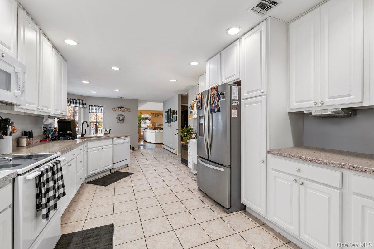 11 Moran Court Manorville Manorville, NY 11949