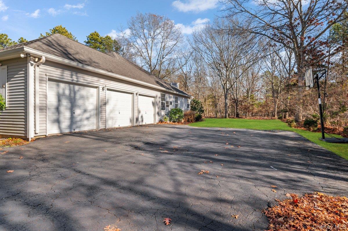 11 Moran Court Manorville Manorville, NY 11949