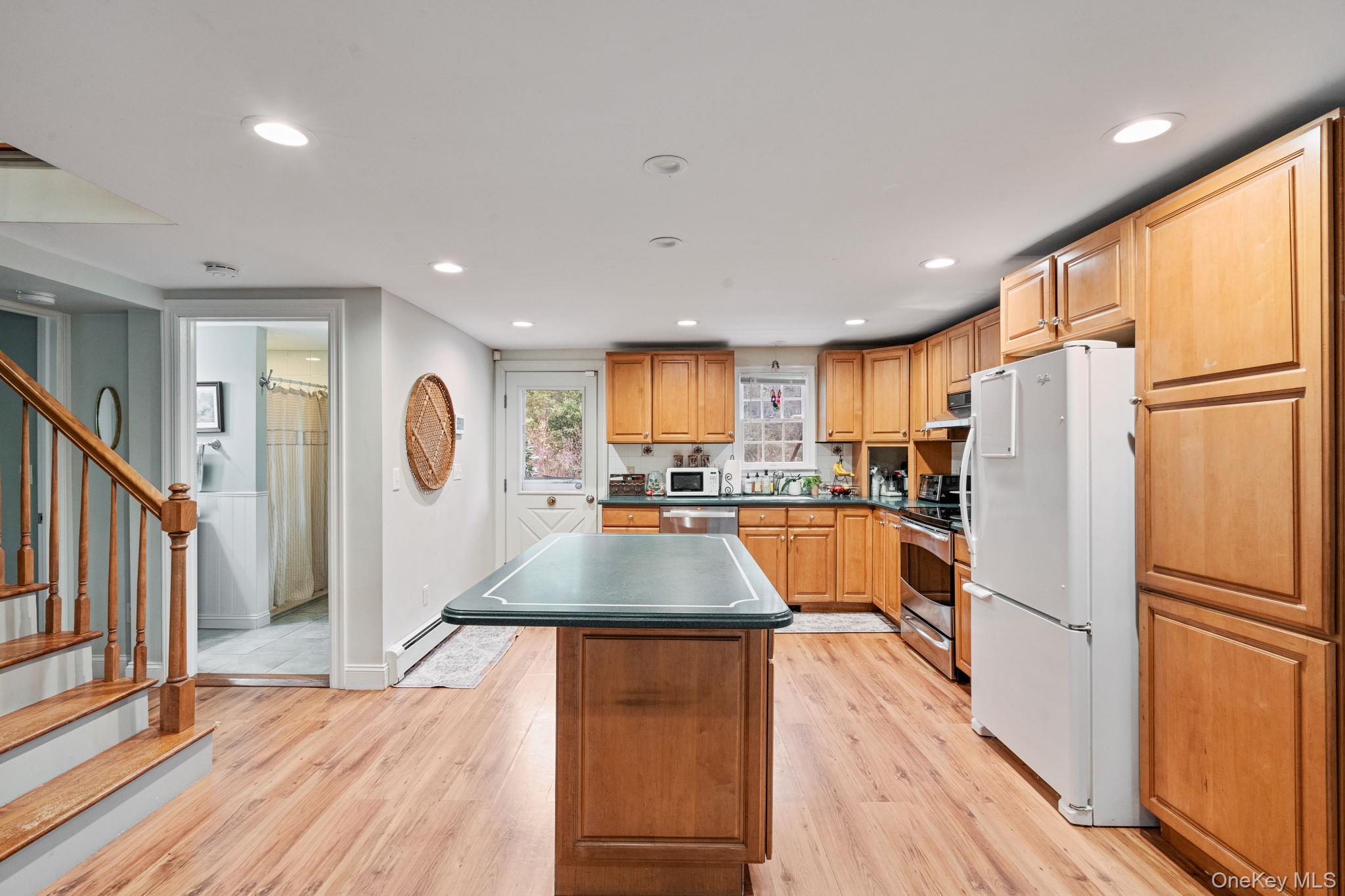 170 North Country Road Miller Place Miller Place, NY 11764