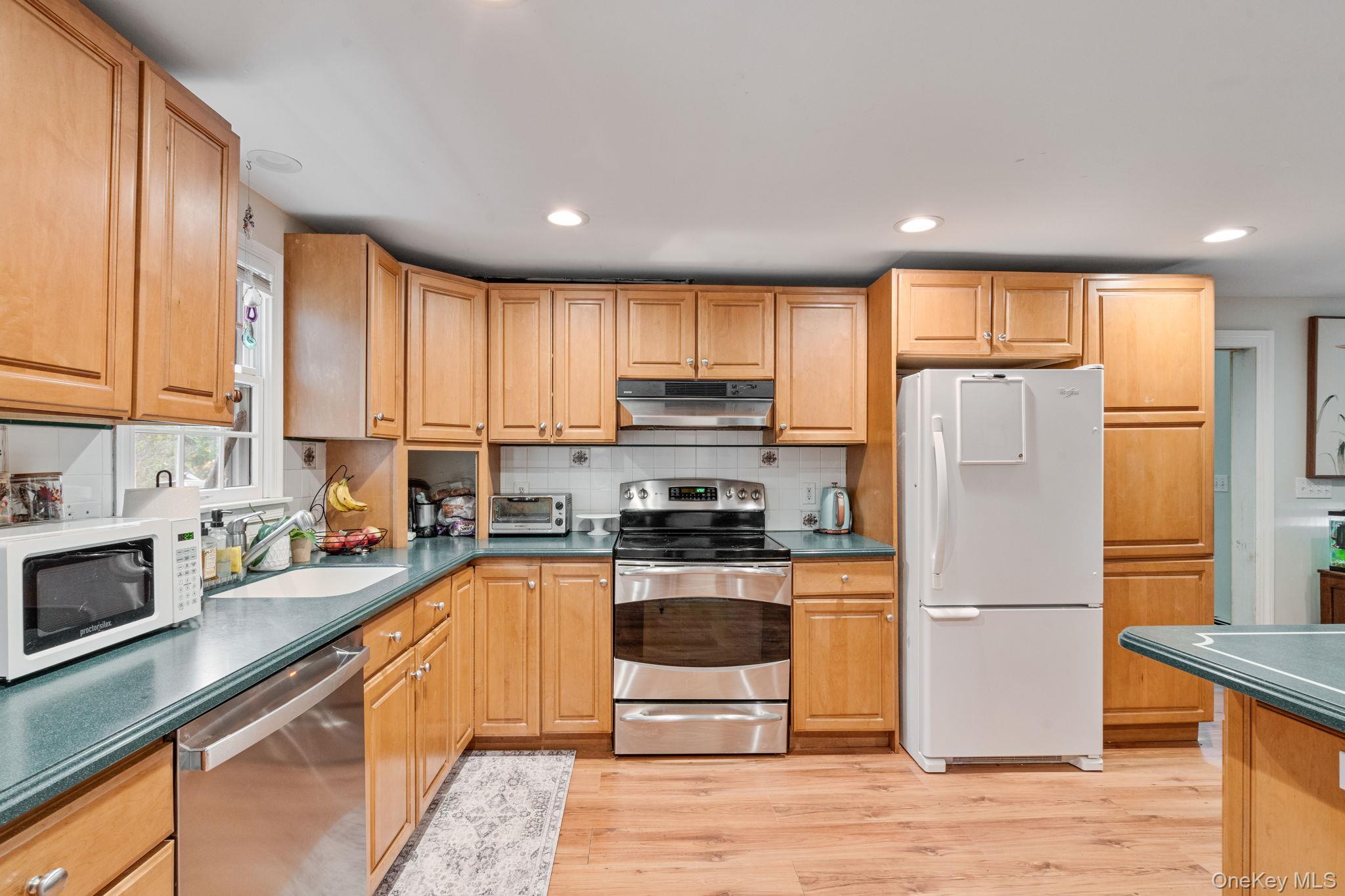 170 North Country Road Miller Place Miller Place, NY 11764