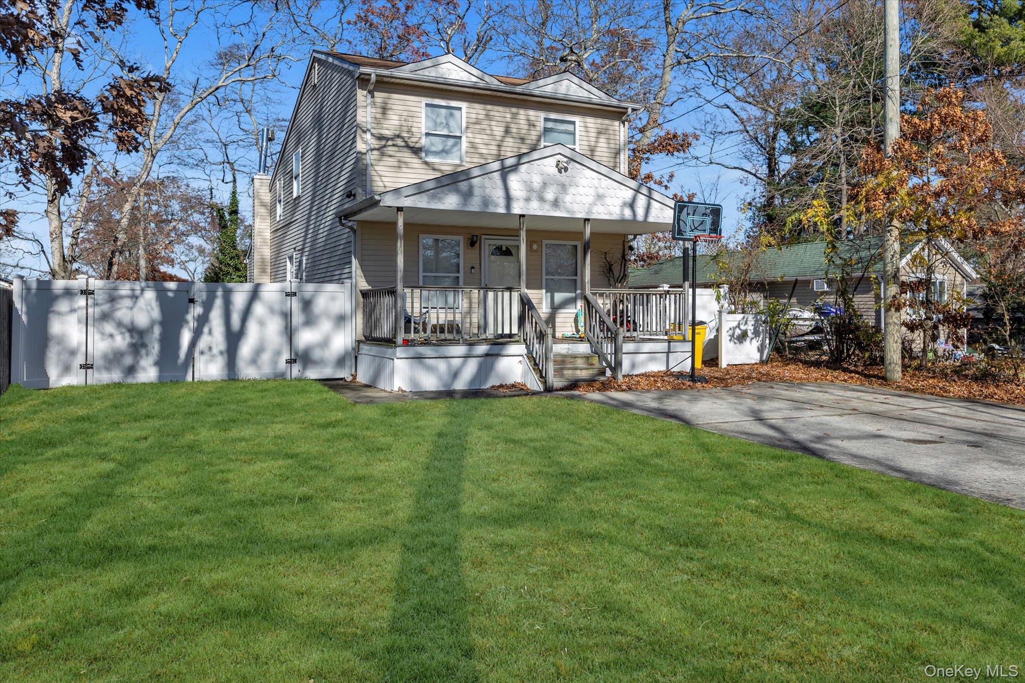 11 Laurelton Avenue Selden Selden, NY 11784