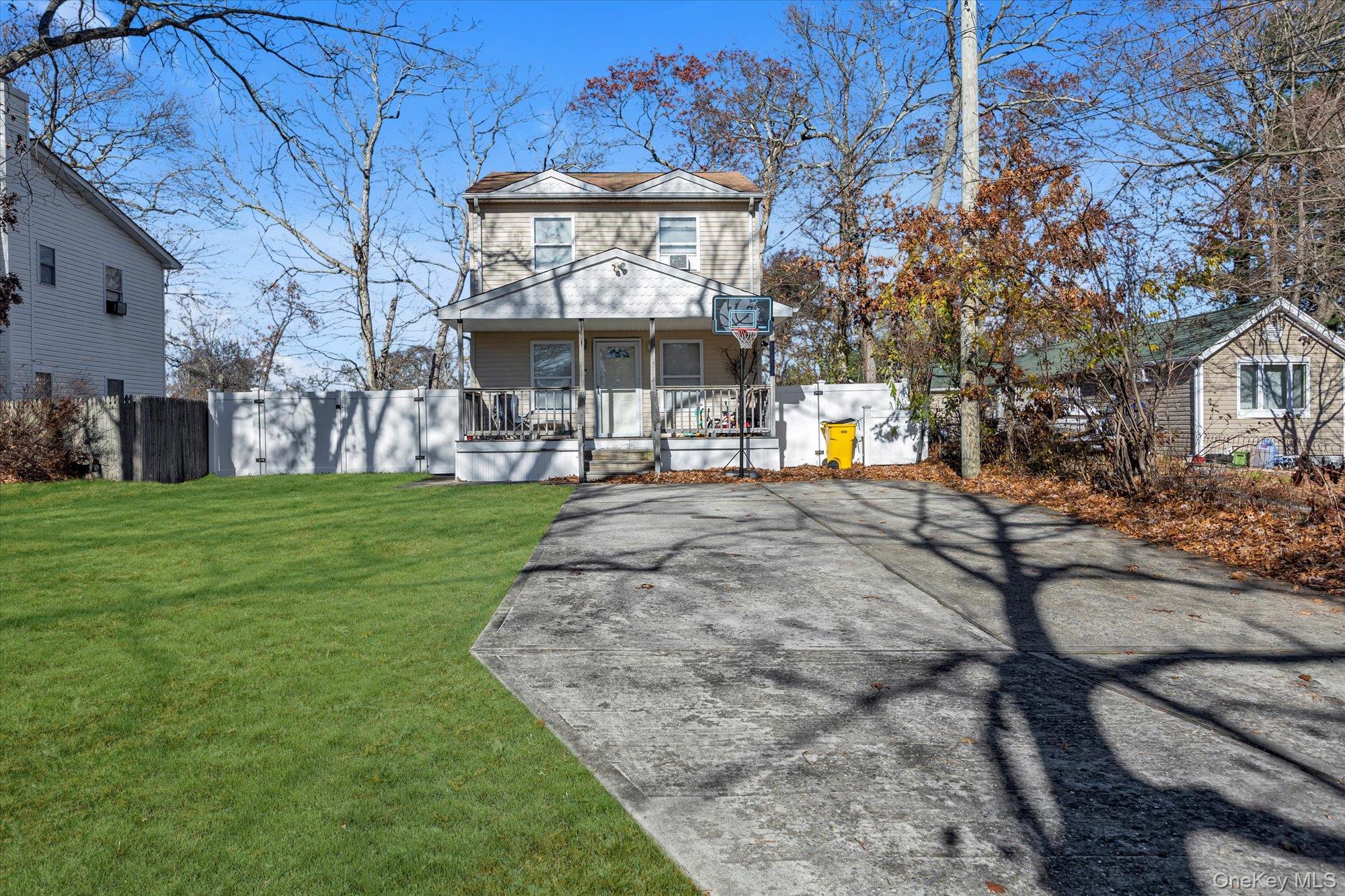 11 Laurelton Avenue Selden Selden, NY 11784