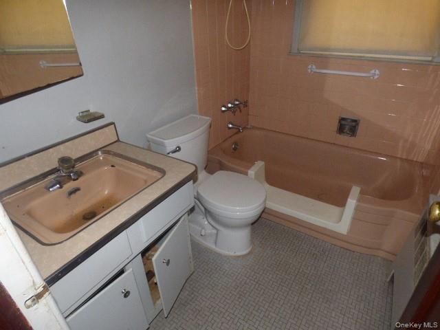 35 Gardner Avenue Hicksville Hicksville, NY 11801