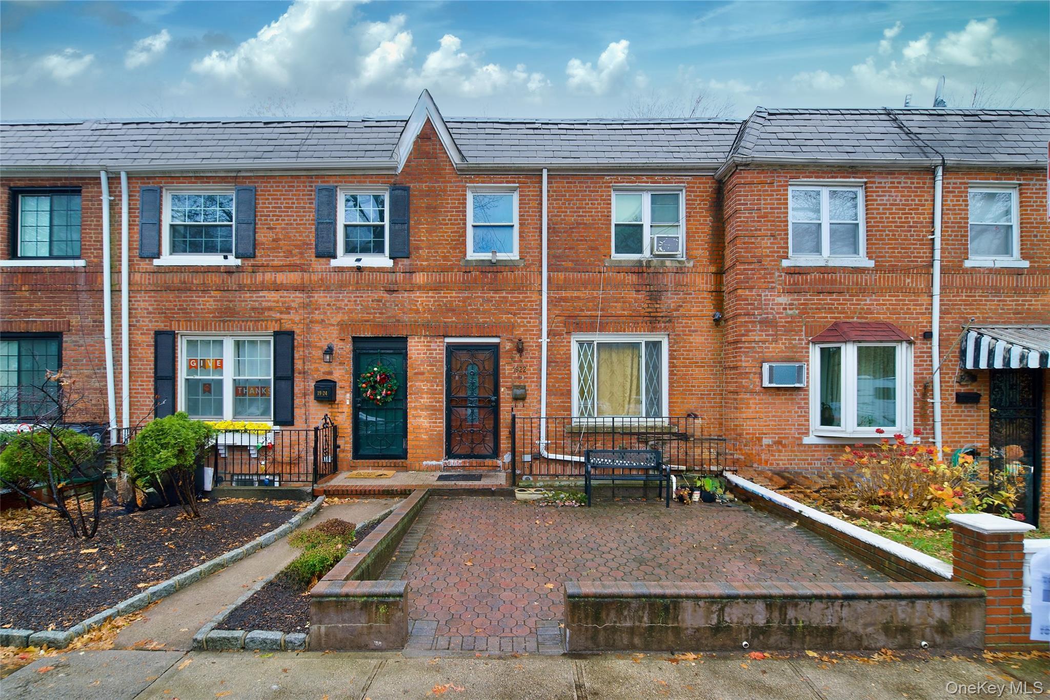 19-22 81 Street East Elmhurst East Elmhurst, NY 11370