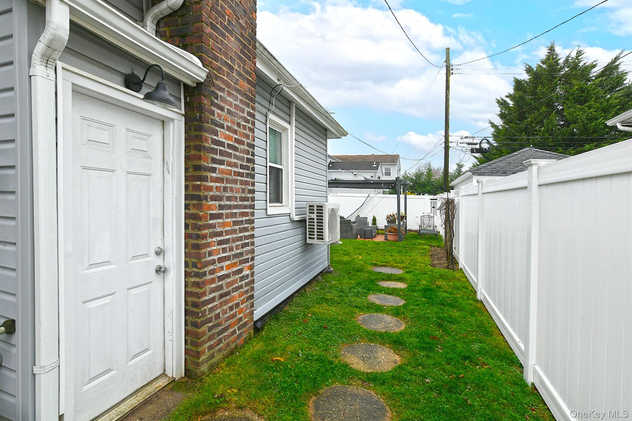 2704 Beach Drive Merrick Merrick, NY 11566