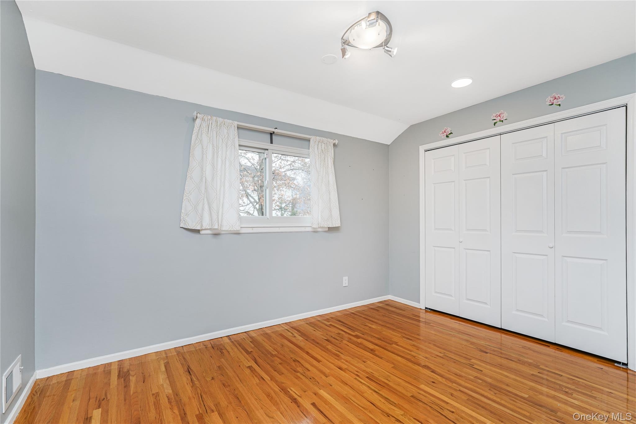 111 Elmbank Street Out of NYC Staten Island, NY 10312