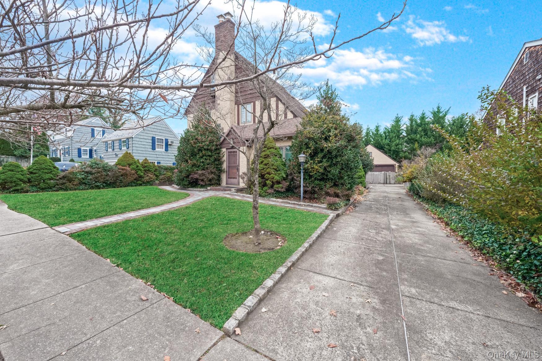 331 Richmond Road Douglaston Douglaston, NY 11363