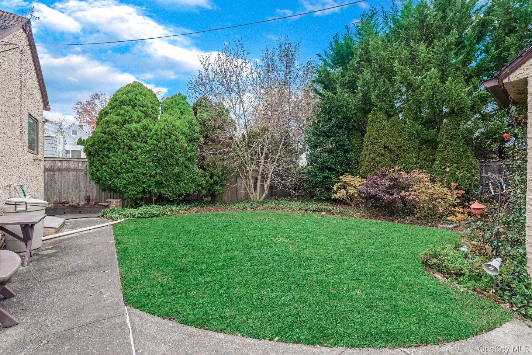 331 Richmond Road Douglaston Douglaston, NY 11363