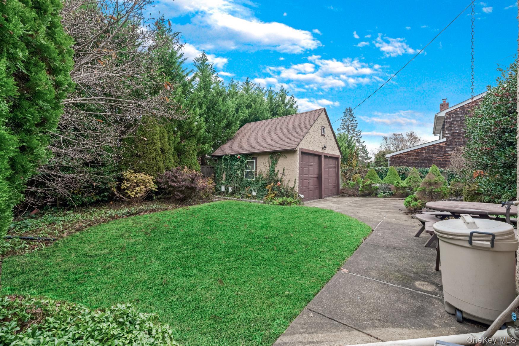 331 Richmond Road Douglaston Douglaston, NY 11363