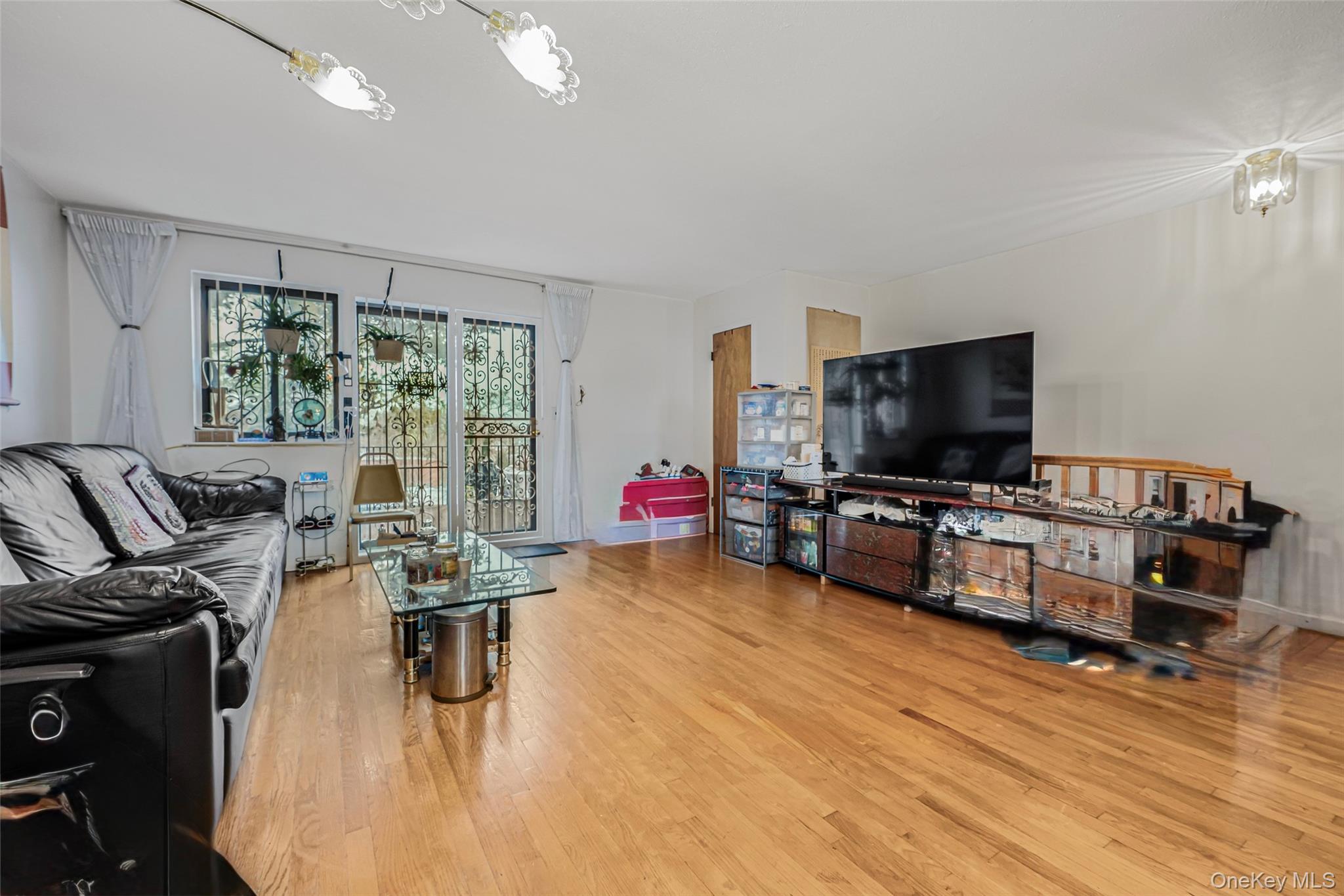 7449 Calamus Avenue 51 Elmhurst Elmhurst, NY 11373