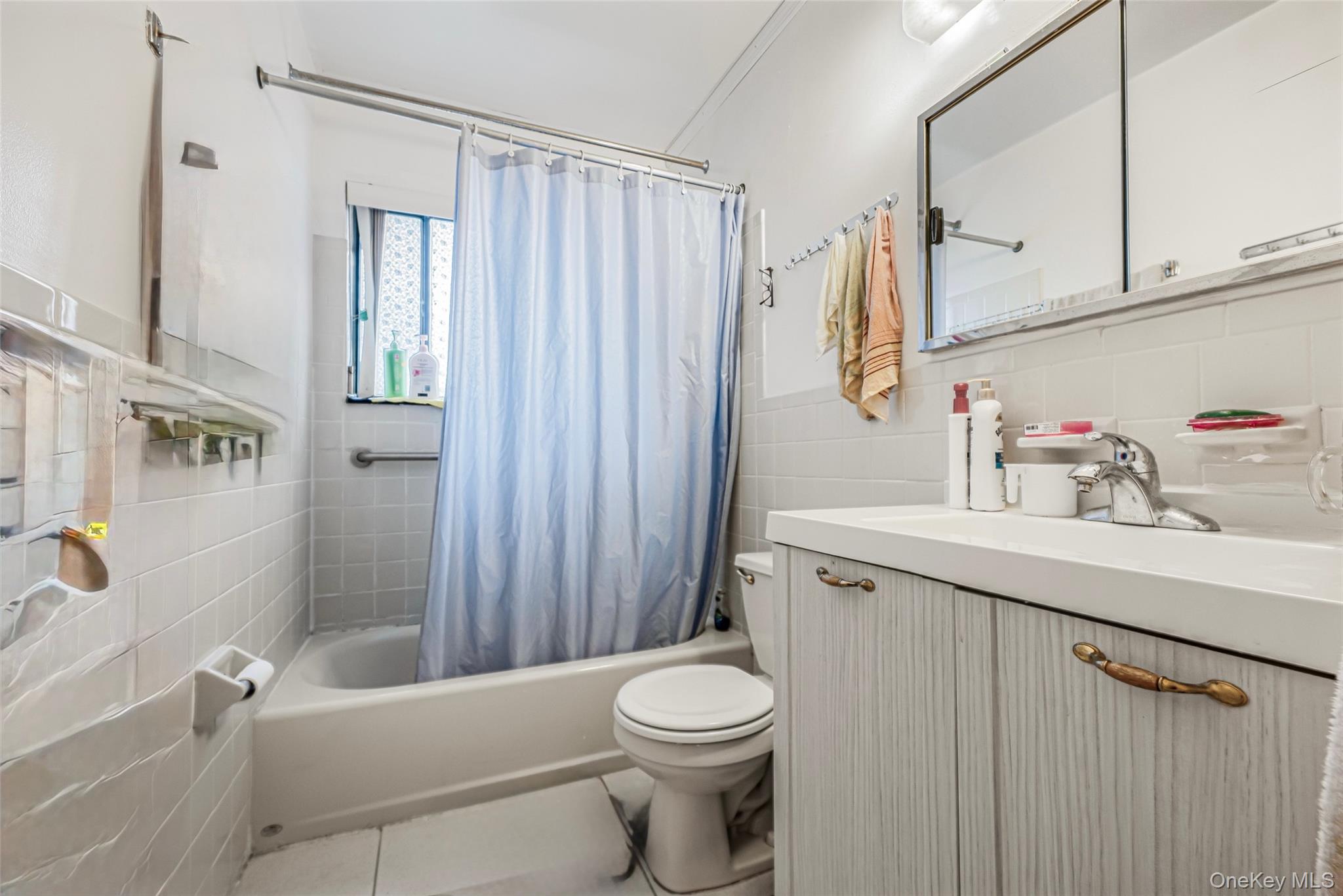 7449 Calamus Avenue 51 Elmhurst Elmhurst, NY 11373