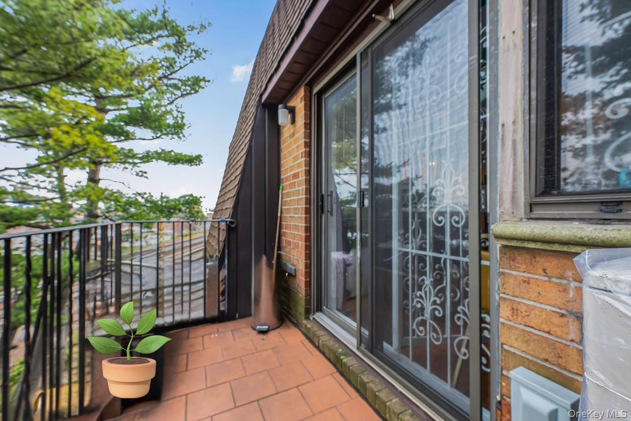 7449 Calamus Avenue 51 Elmhurst Elmhurst, NY 11373