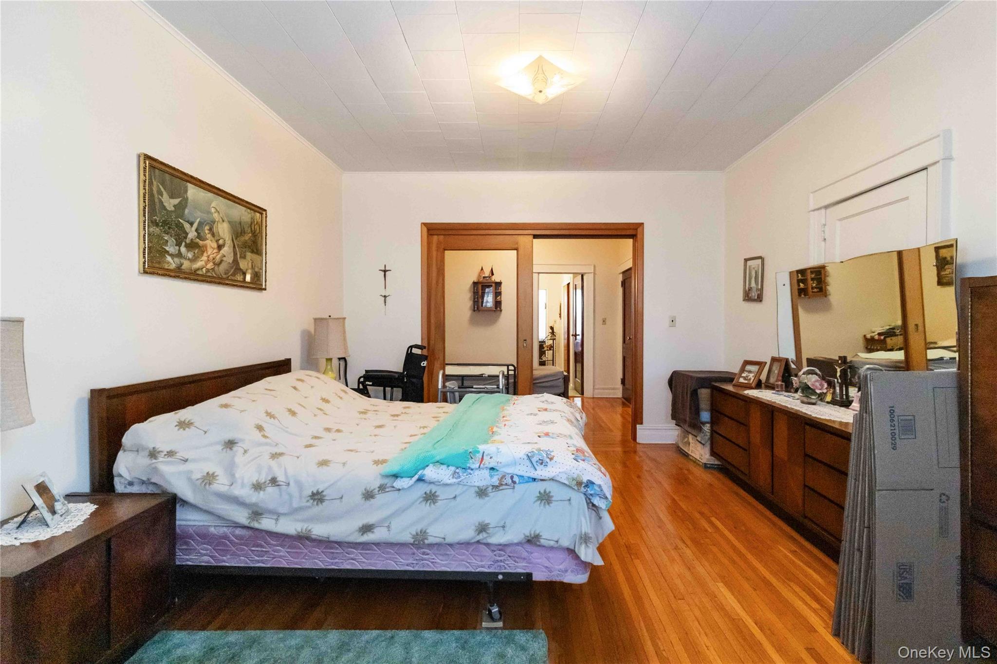 6138 Linden Street Ridgewood Ridgewood, NY 11385