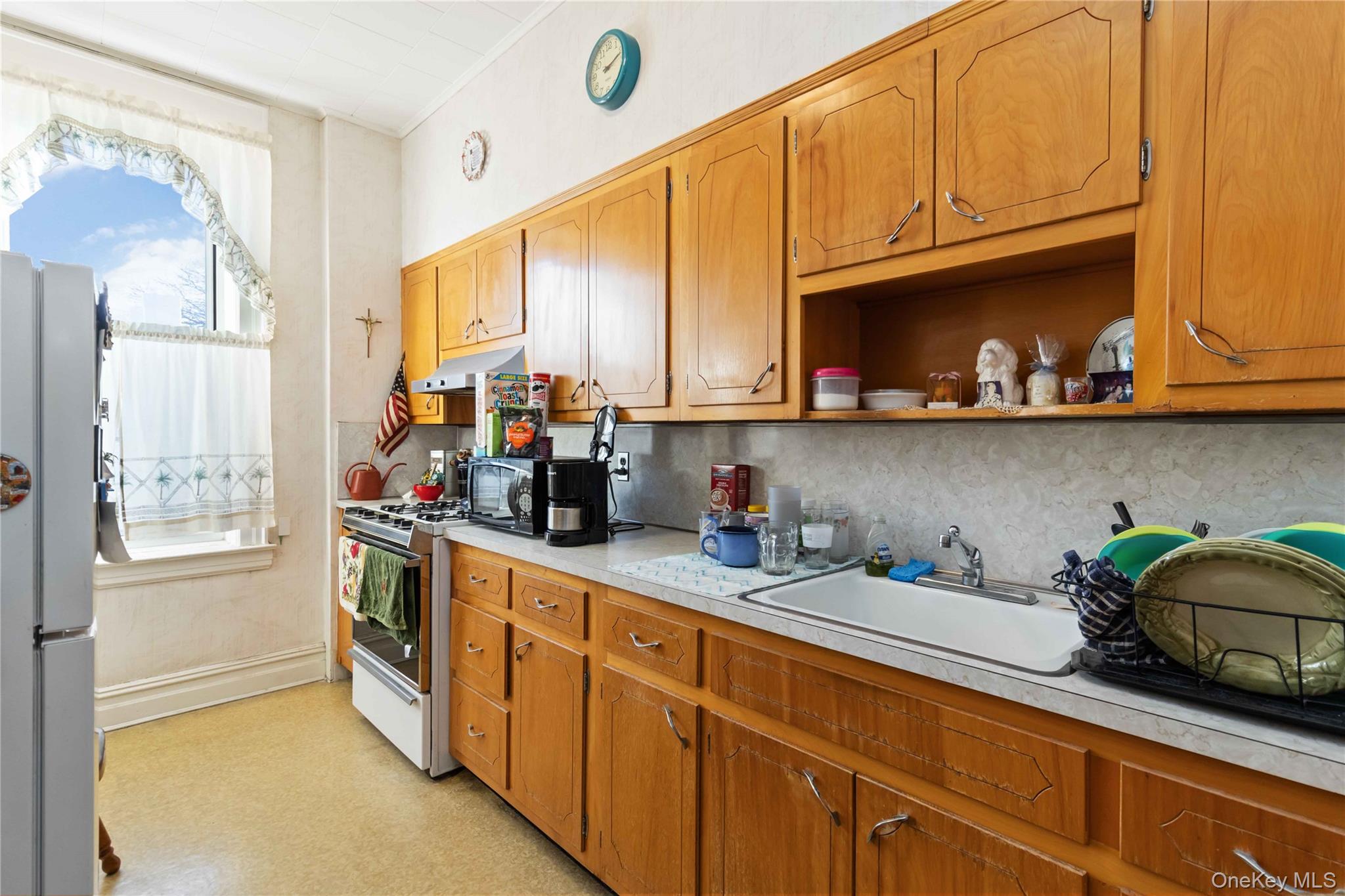 6138 Linden Street Ridgewood Ridgewood, NY 11385