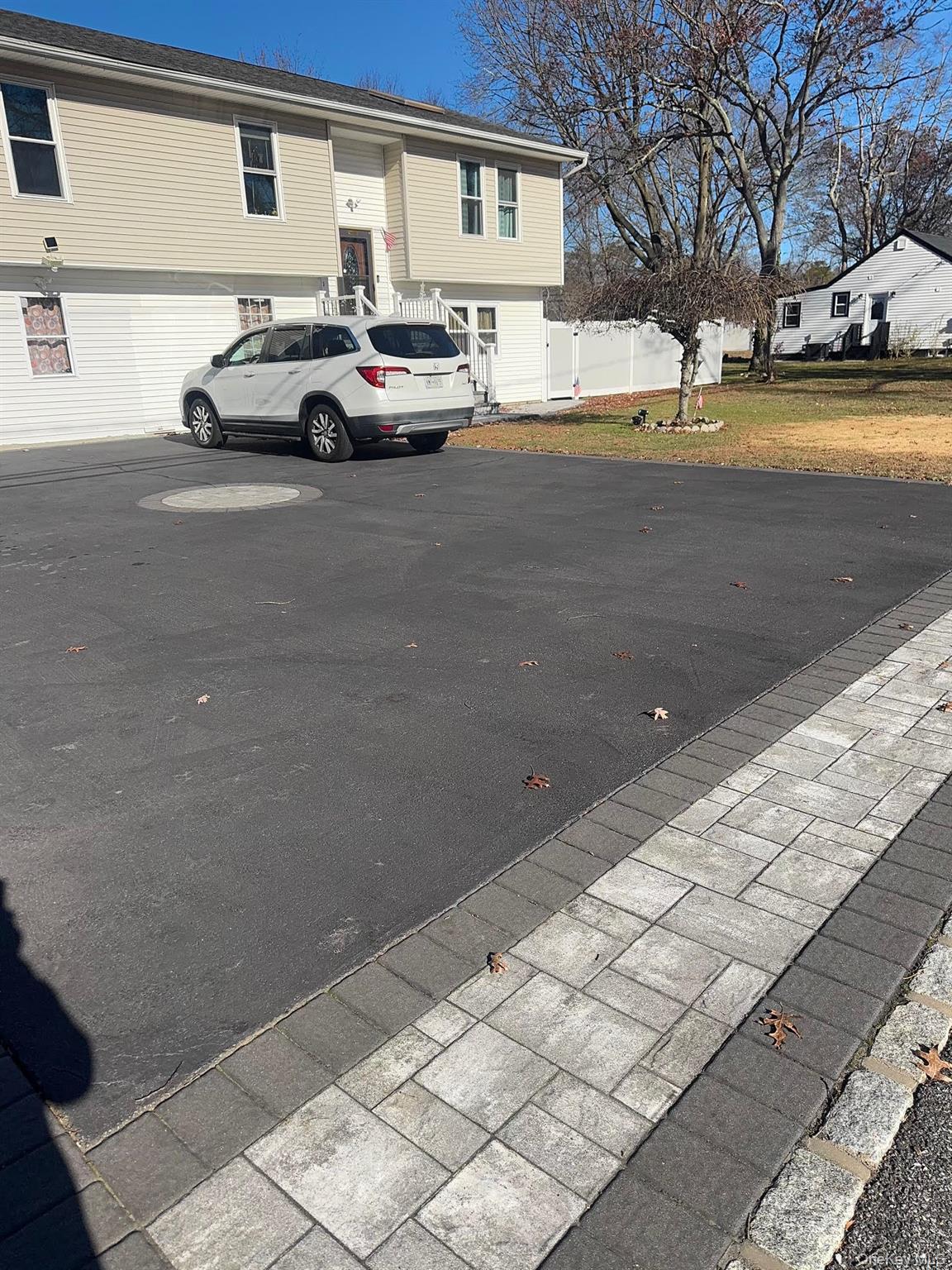 489 Easton Street Ronkonkoma Ronkonkoma, NY 11779