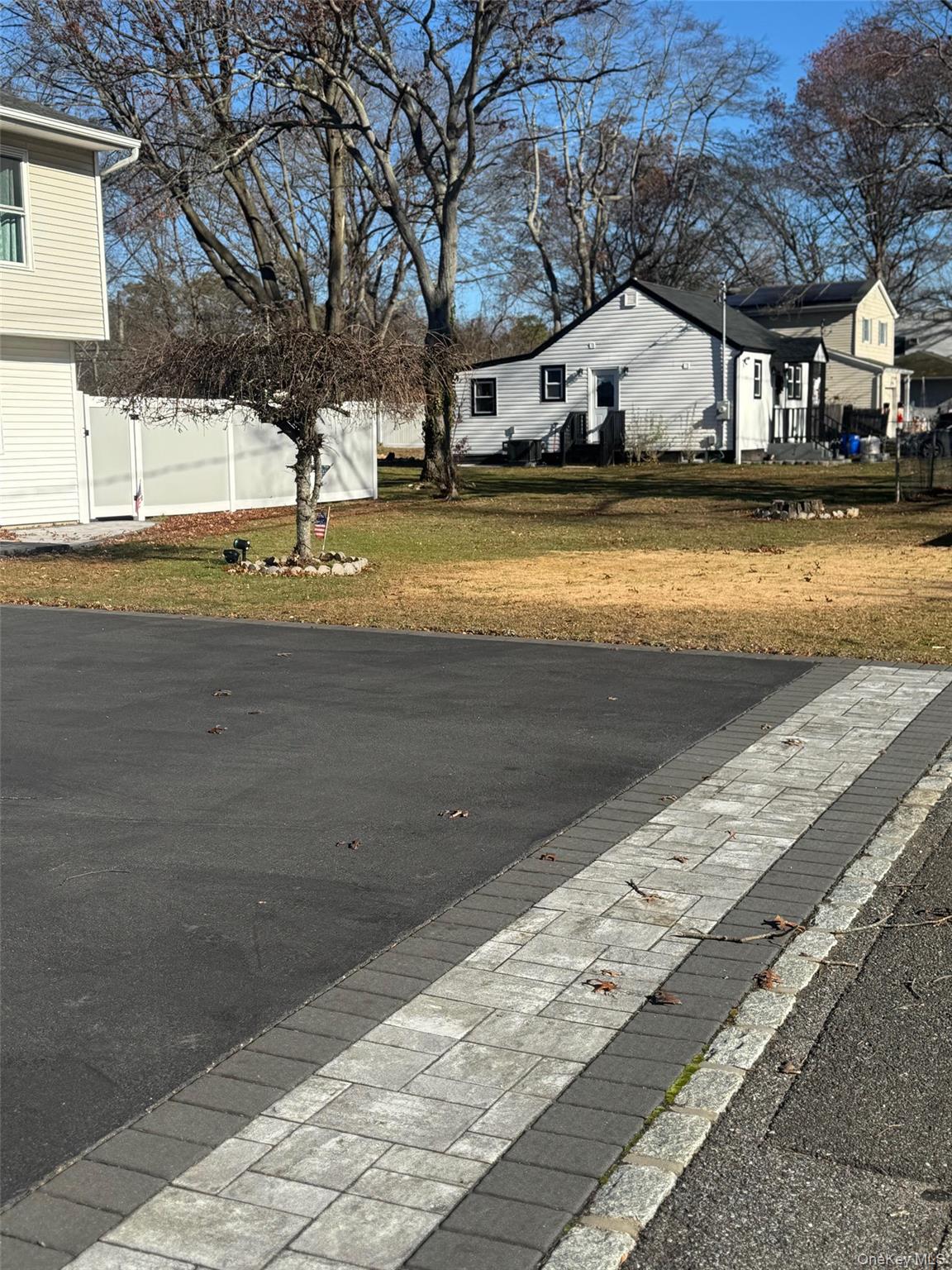 489 Easton Street Ronkonkoma Ronkonkoma, NY 11779