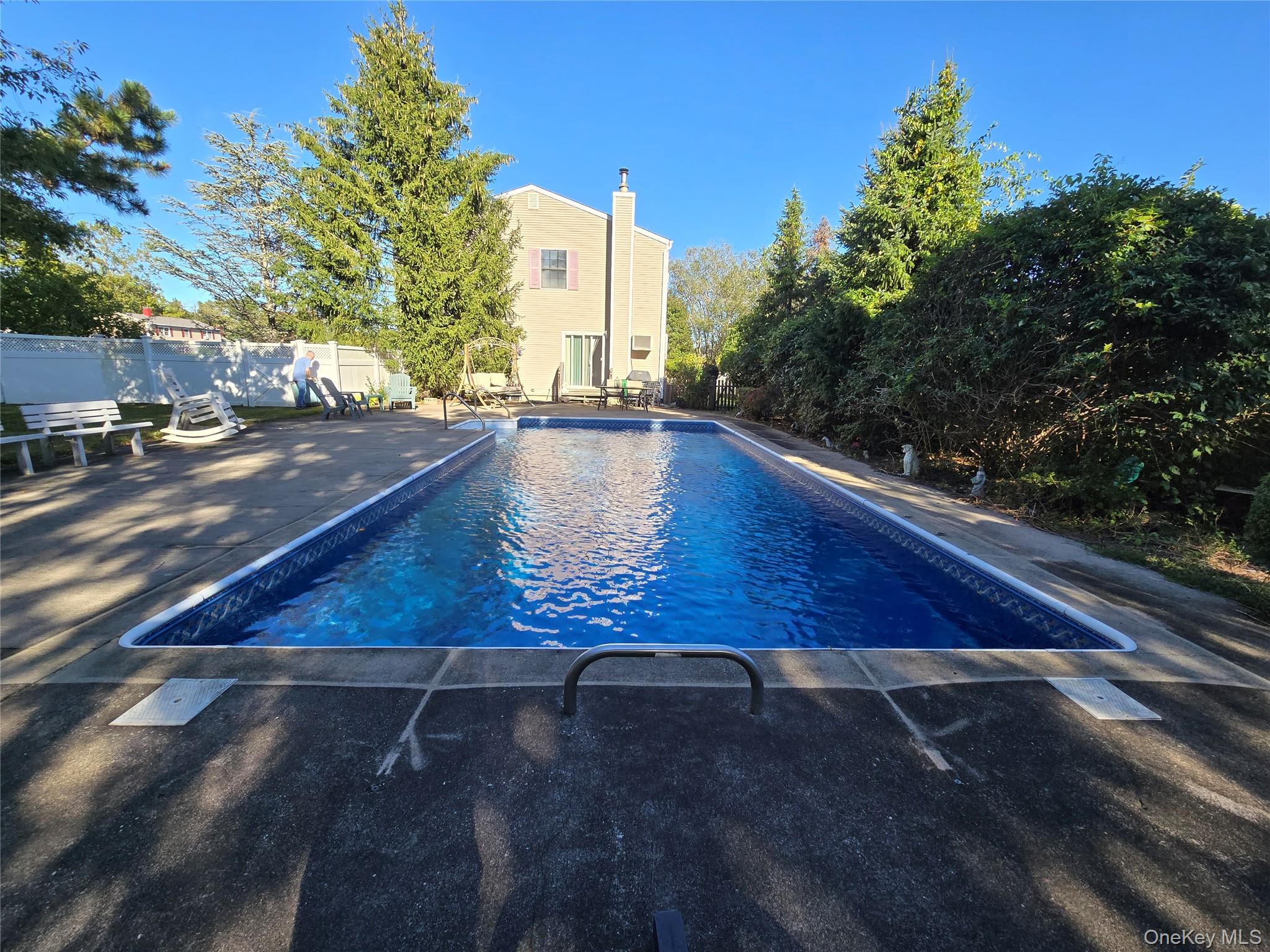 290 East Woodside Avenue Patchogue Patchogue, NY 11772