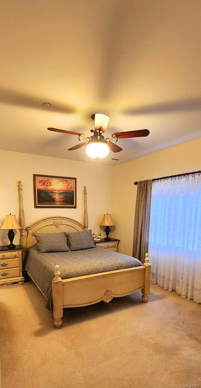 512 Narragansett Villas Drive Lindenhurst Lindenhurst, NY 11757