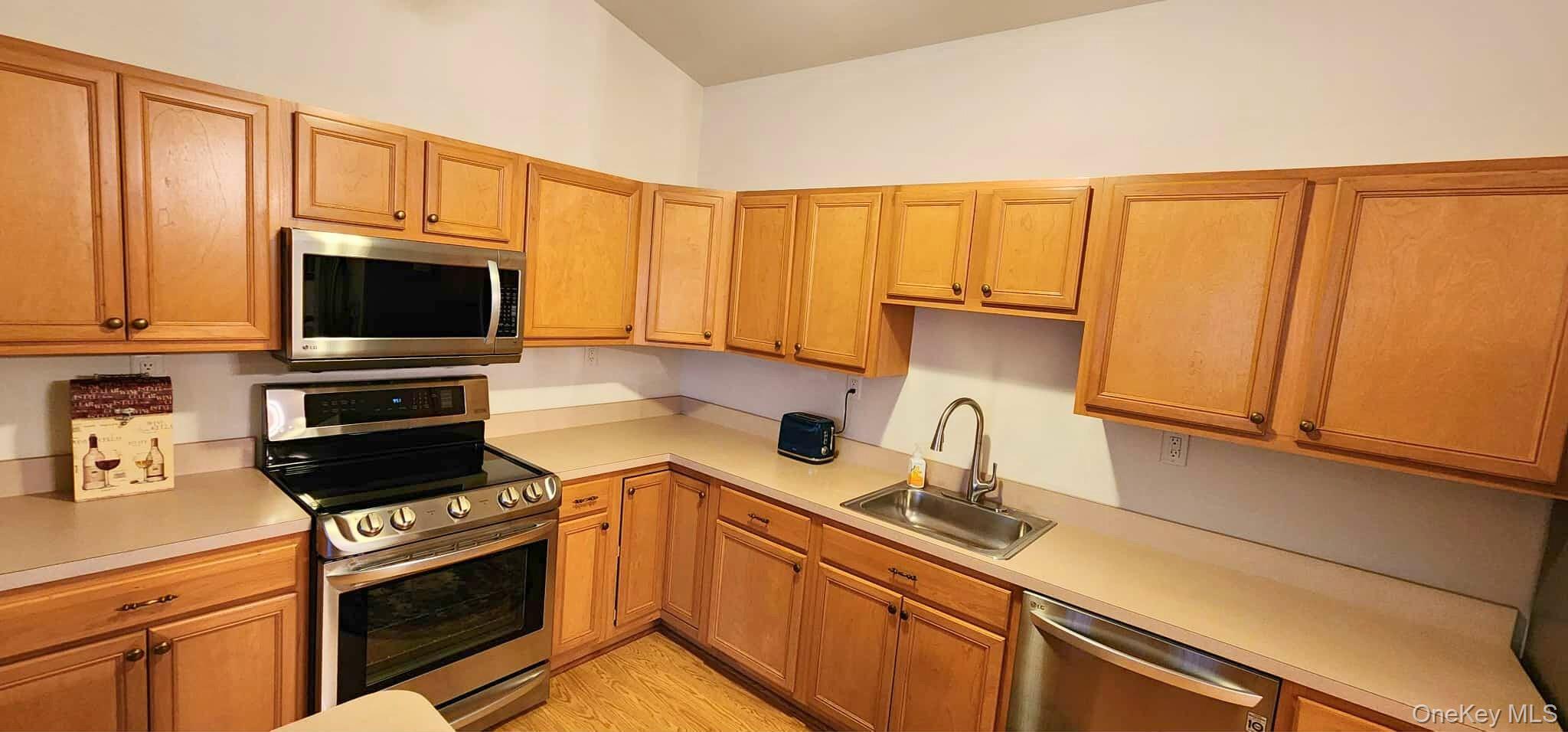 512 Narragansett Villas Drive Lindenhurst Lindenhurst, NY 11757