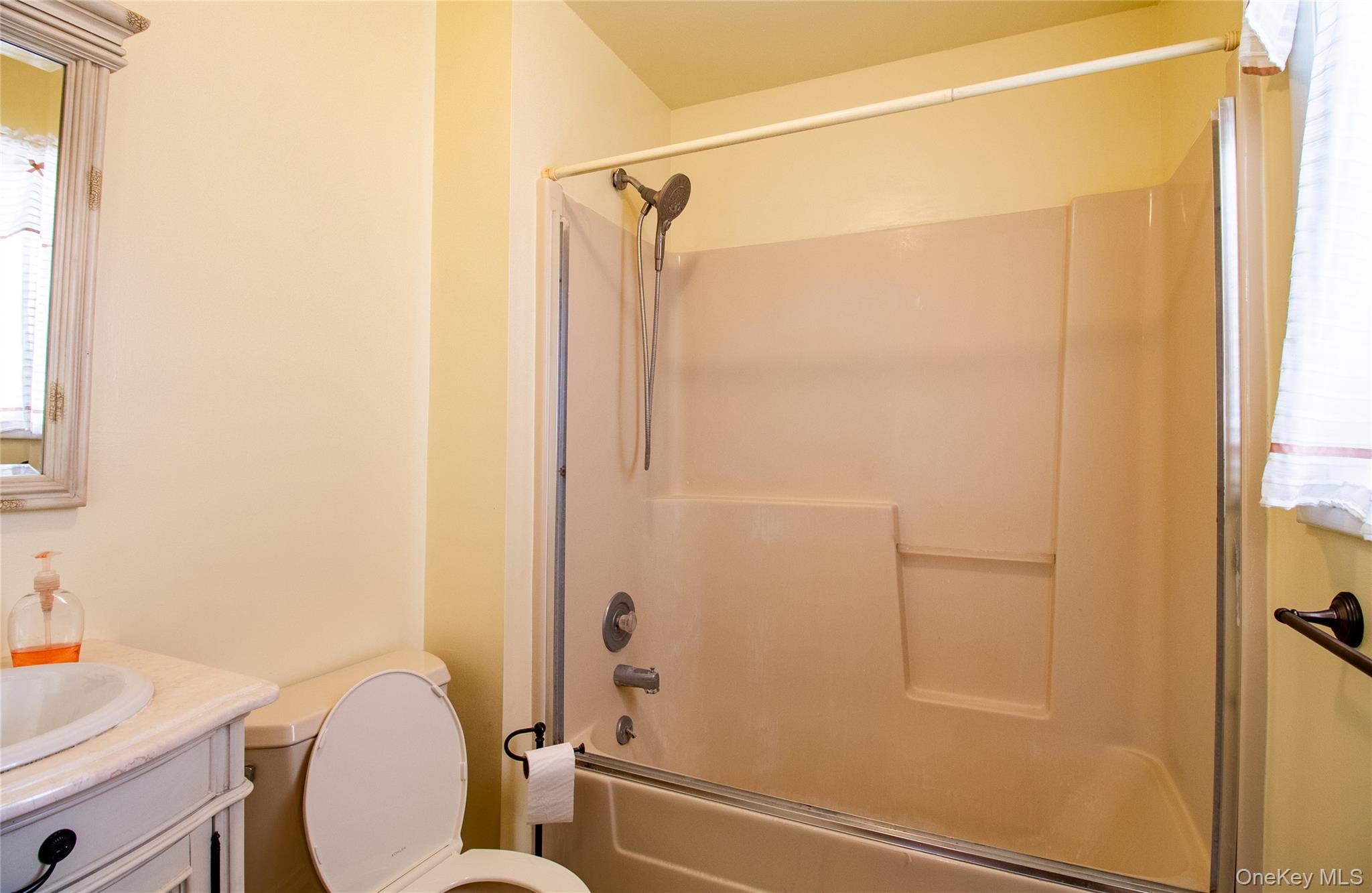 38 Chester Lane Out of NYC Nanuet, NY 10954