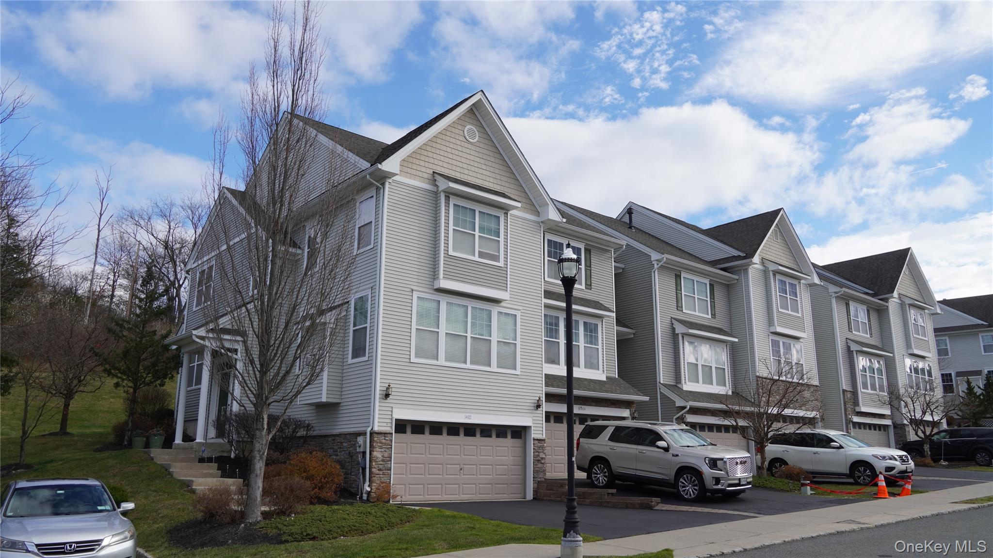 1402 Hawthorn Way Out of NYC New Windsor, NY 12553