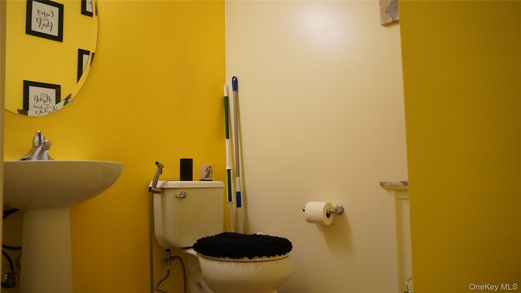 1402 Hawthorn Way Out of NYC New Windsor, NY 12553